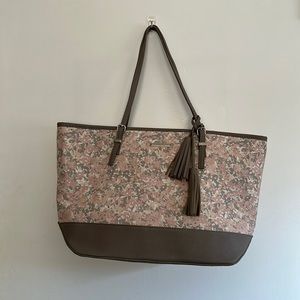 NINE WEST Foux Leather Bag.